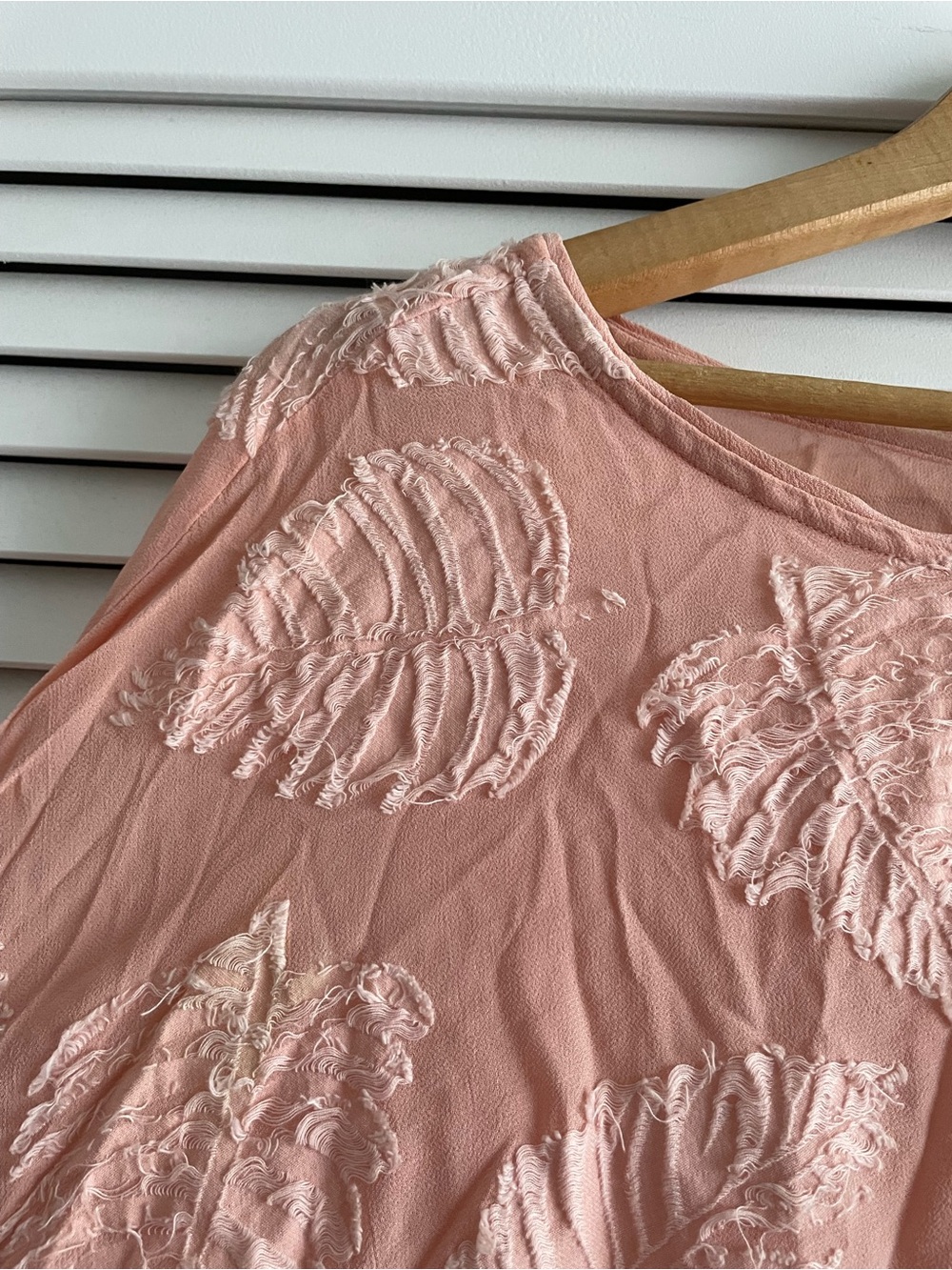 🍊 Wilfred by Aritzia Embroidered Leaf Breezy Blouse 🍊